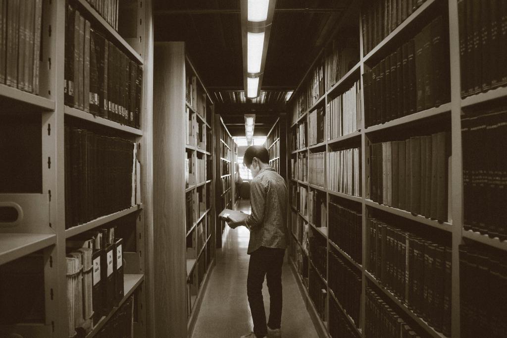 歴史学の衰退と学会の政治的立場